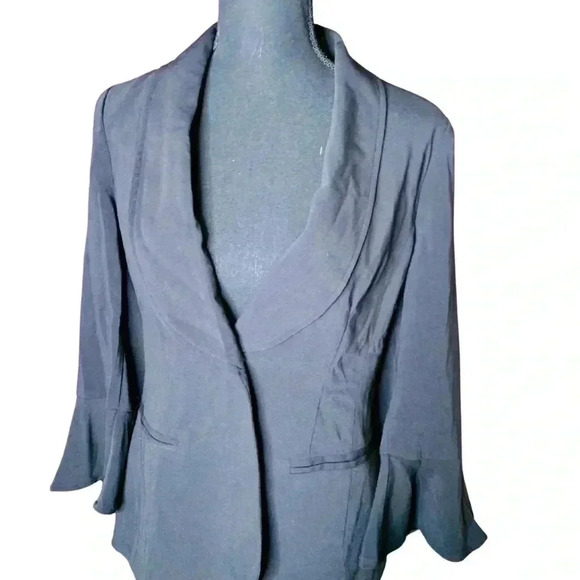💜 3/25 NWT Doe & Rae Black Blazer with Bell Sleeves - Picture 1 of 6